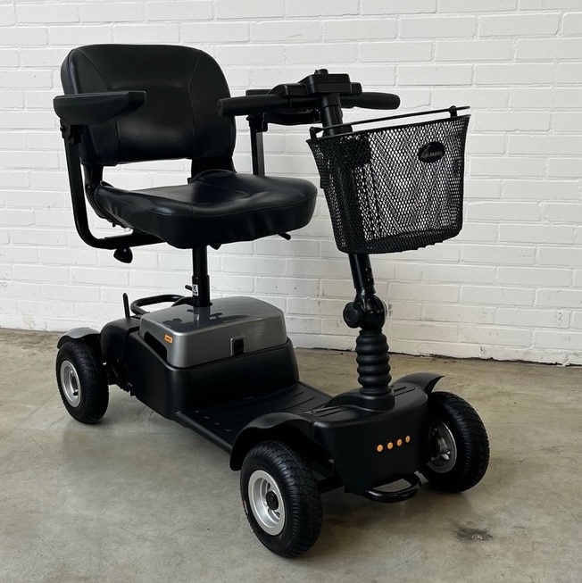 Vivo-II-scootmobiel-zilvergrijs-compleet-1